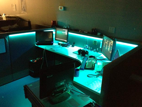Подсветка полок и рабочего стола при помощи RGB ленты Монтаж светодиодной подсветки в Минске